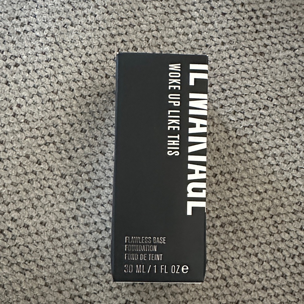 IL MAKIAGE Flawless Base Foundation - Black Packaging